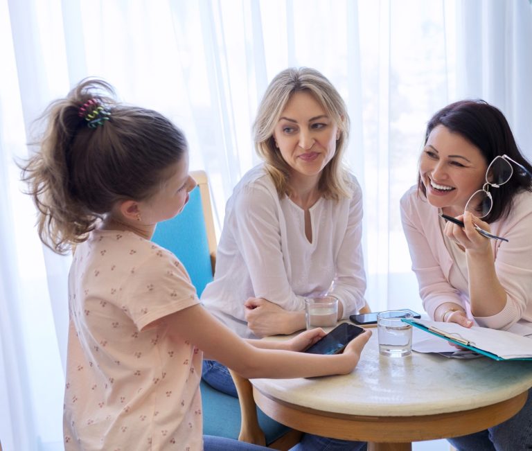 mom-and-daughter-preteen-child-at-meeting-with-psy-2022-03-09-22-03-40-utc